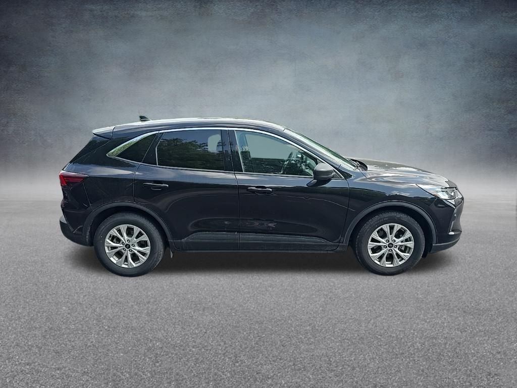 Used 2024 Black Metallic Ford Active image 10