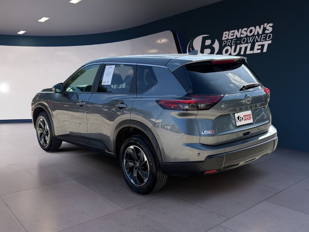 Used 2025 Gray Nissan SV image 3