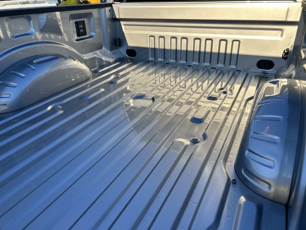 New 2027 Iconic Silver Metallic Ford F-250® XLT image 10