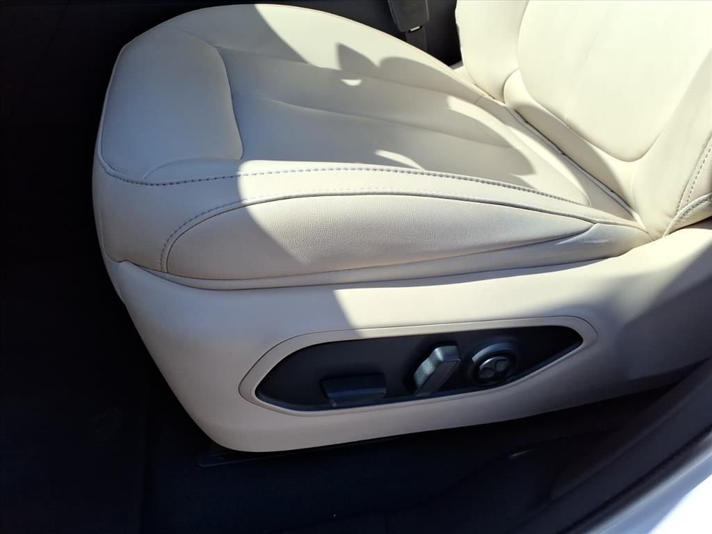 Used 2023 White Jeep Limited image 19