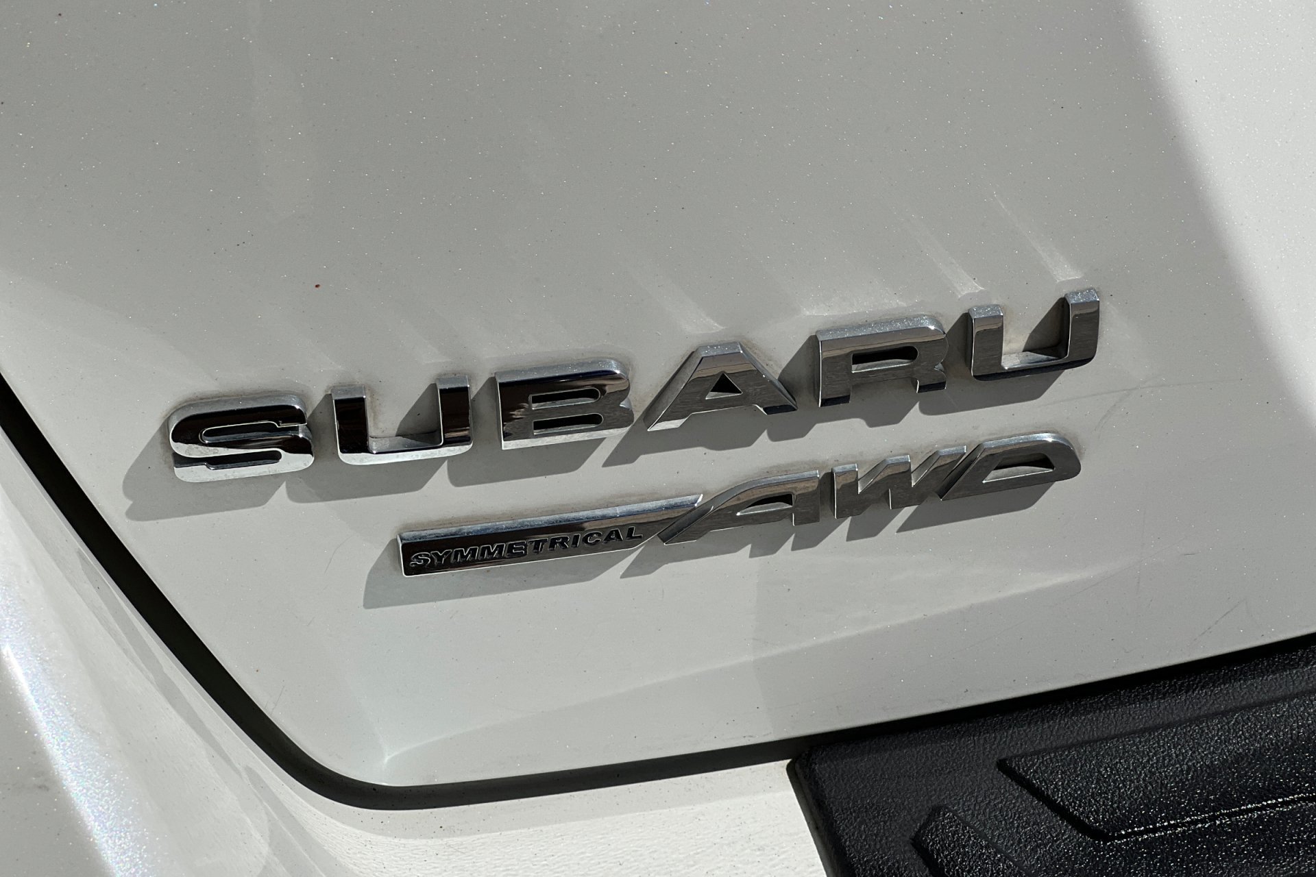 Used 2017 Crystal White Pearl Subaru Limited image 12
