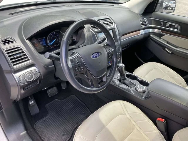 Certified Used 2019 White Platinum Tri-Coat Metallic Ford Limited image 25