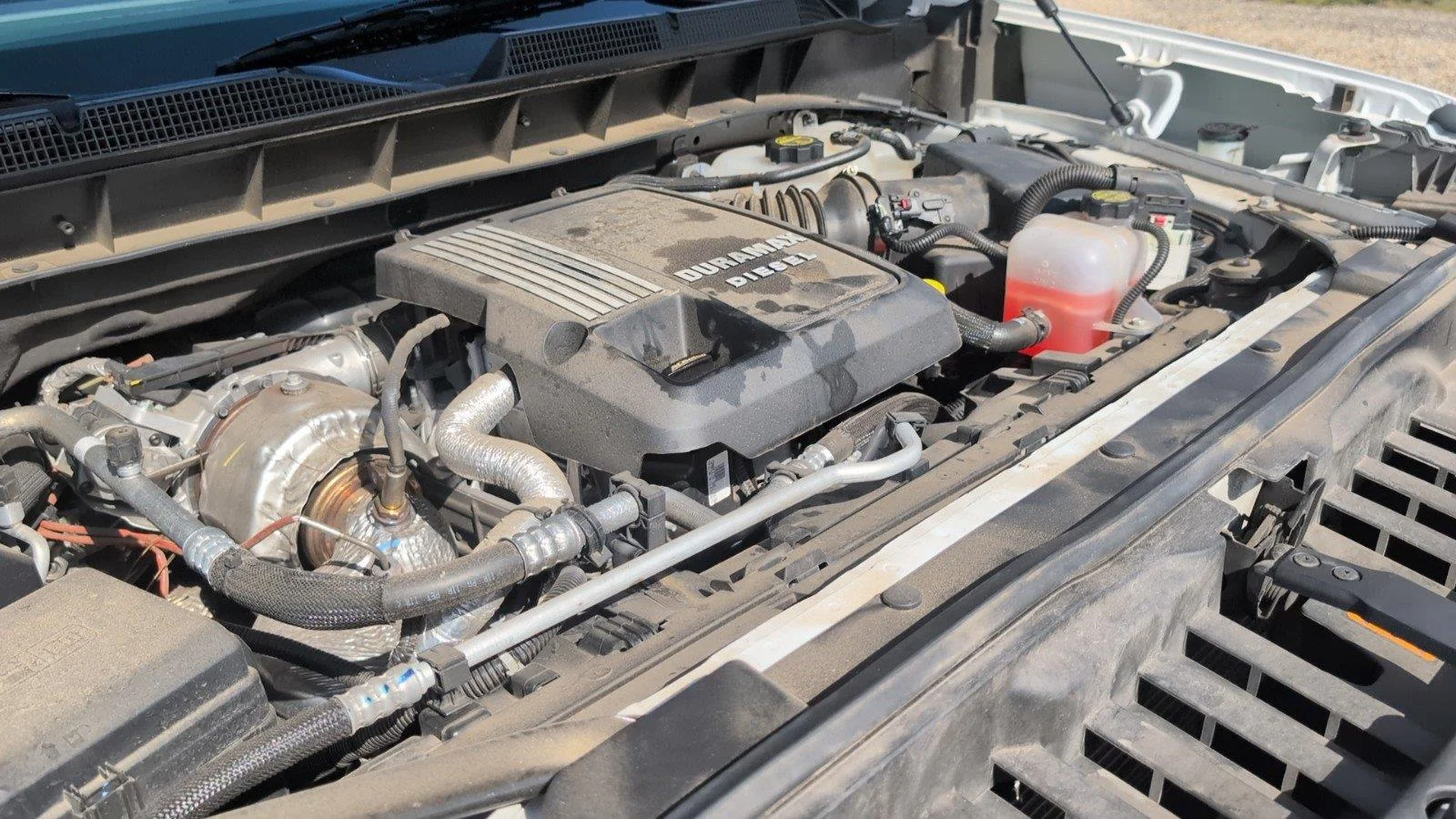 Used 2025 Summit White Chevrolet RST image 14