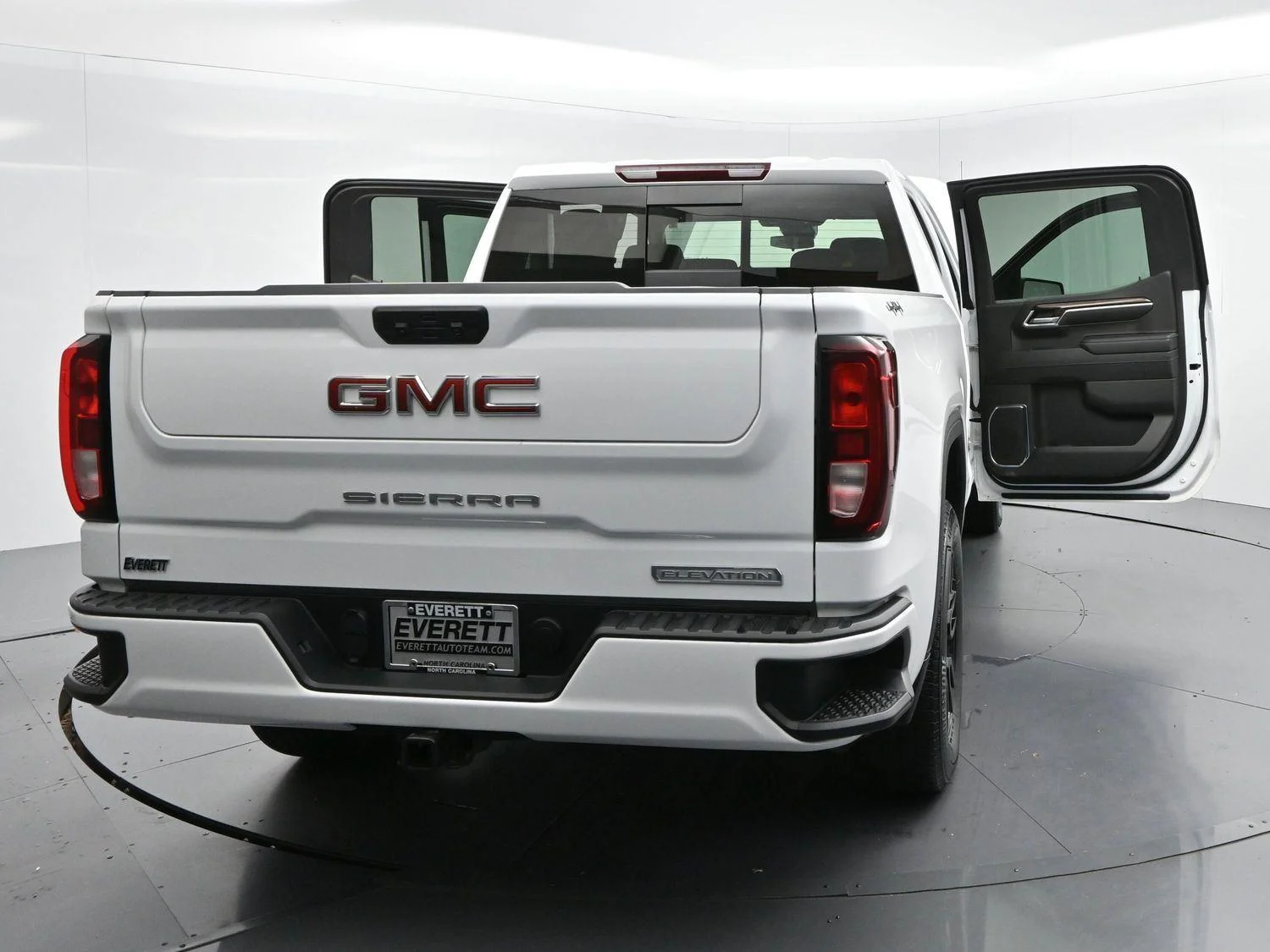Used 2024 Summit White GMC Elevation image 39