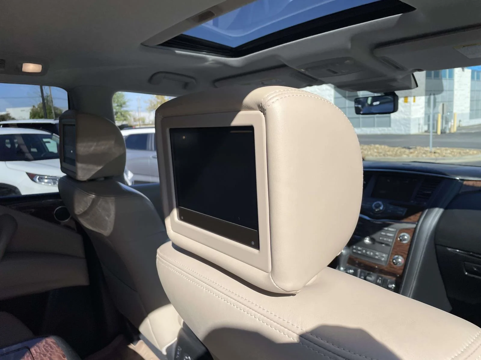 Used 2020 White Nissan Platinum 4WD image 10