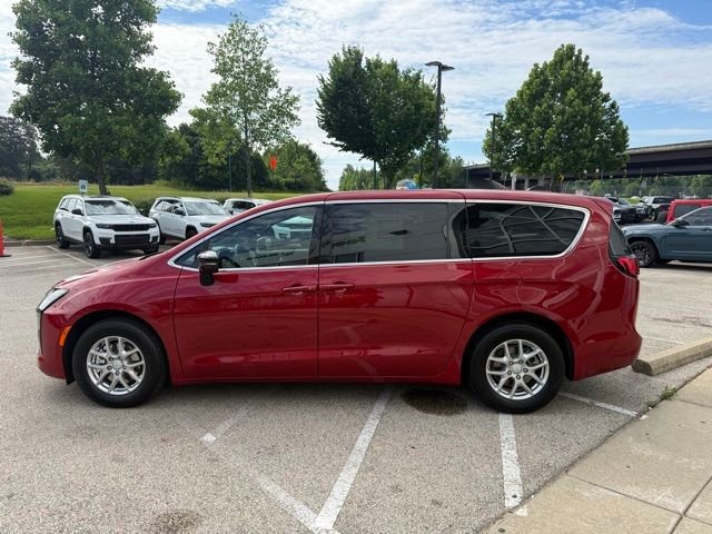 New 2027 Red Hot Pearl-Coat Exterior Paint Chrysler Select image 3