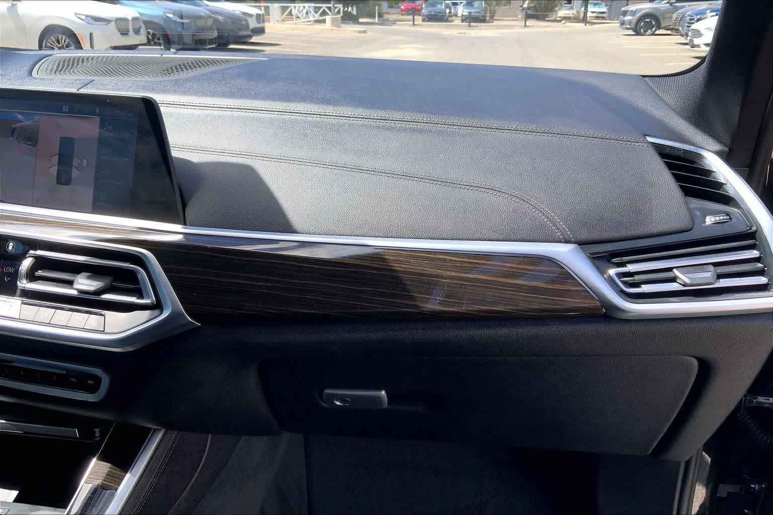 Used 2019 Black Sapphire Metallic BMW xDrive40i image 17