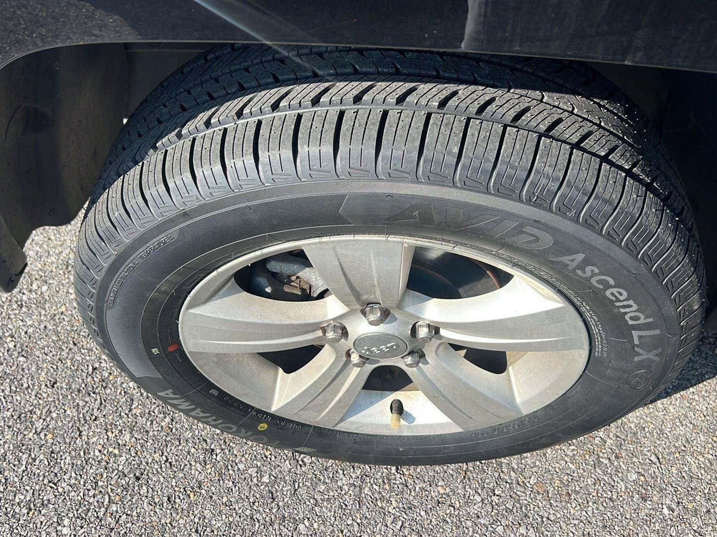 Used 2017 Black Clearcoat Jeep Latitude image 7