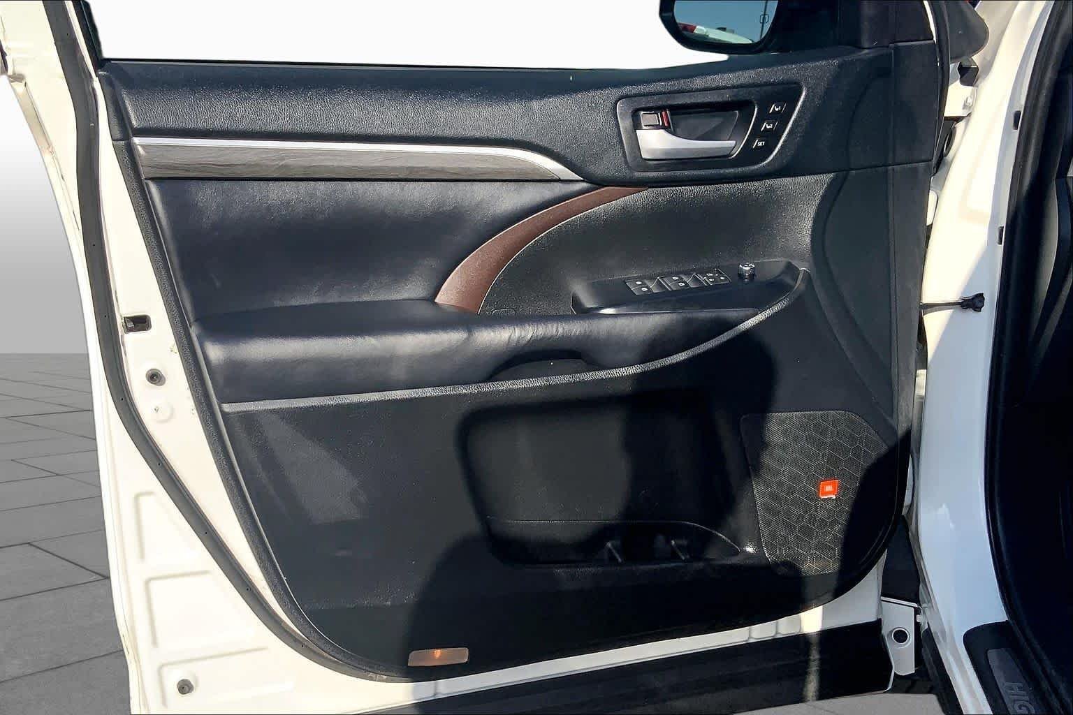 Used 2019 Blizzard Pearl Toyota Limited image 22