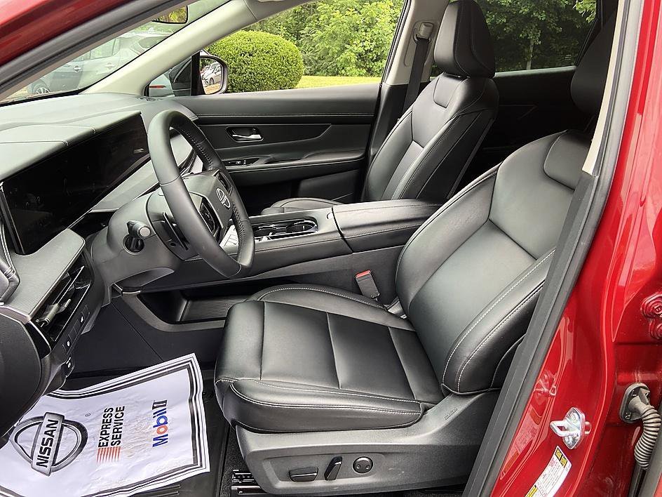 Used 2025 Scarlet Ember Tintcoat Nissan SV image 11