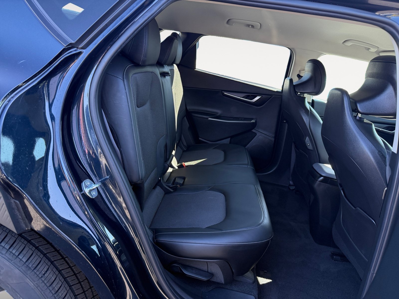 Used 2024 Blue Kia Light image 18
