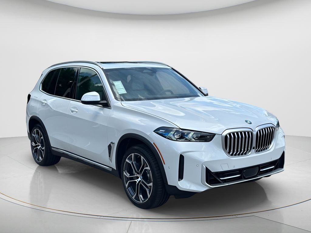 New 2026 Mineral White Metallic BMW sDrive40i image 3