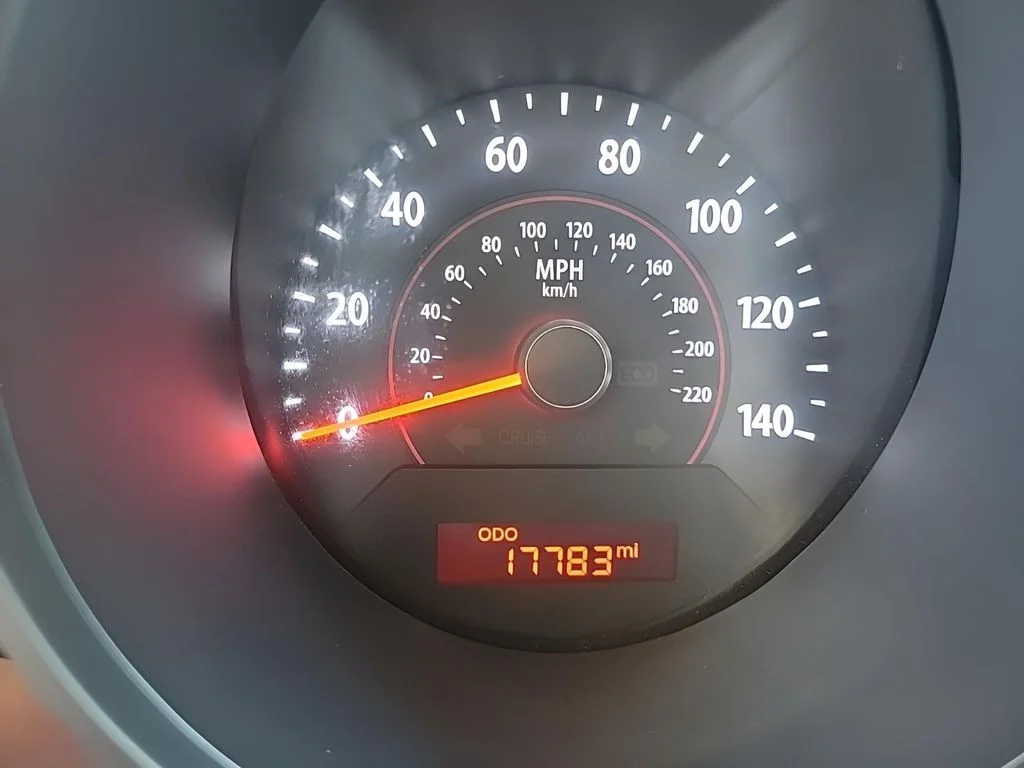 Used 2010 Silver Kia Base image 17
