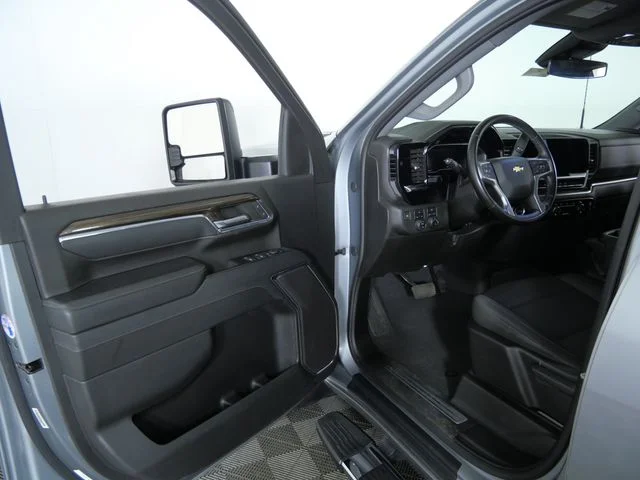 Used 2024 Gray Chevrolet LT image 17