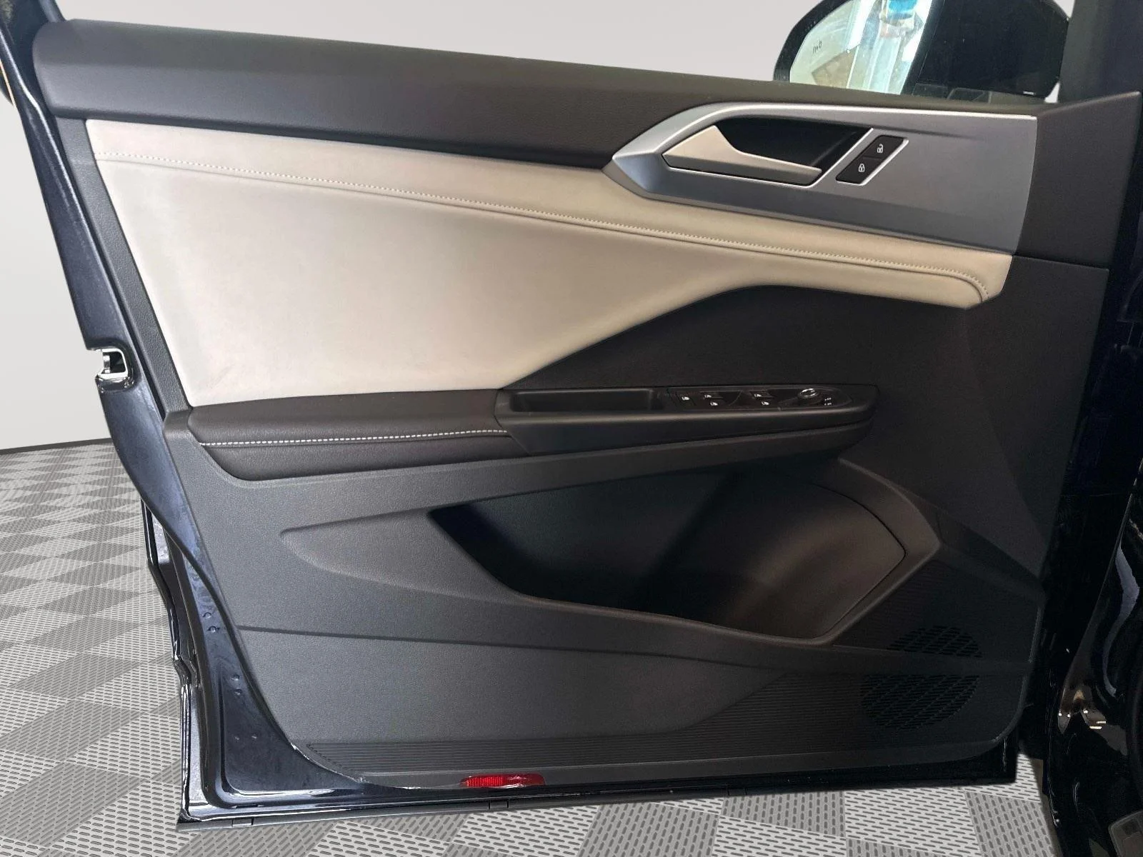 New 2026 Deep Black Pearl Volkswagen SE image 19