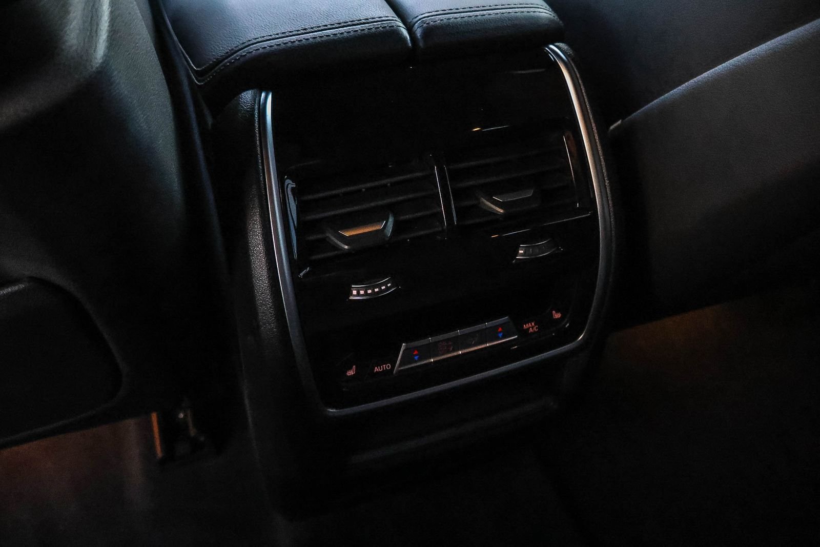 Used 2022 White BMW M50i image 19