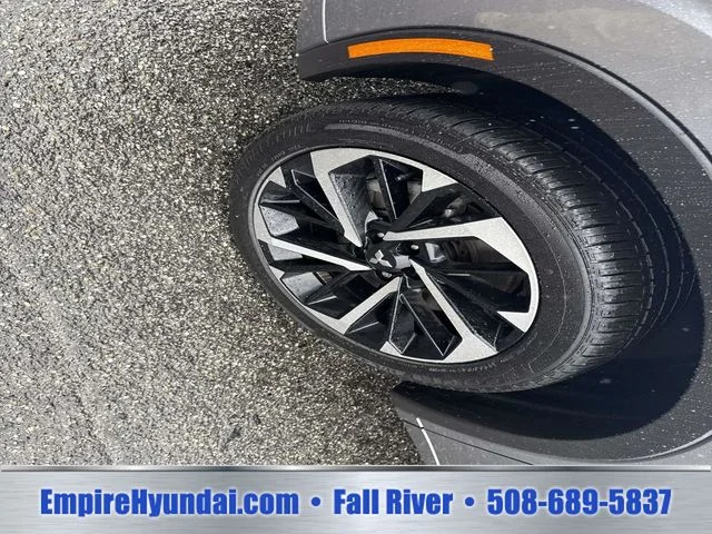 Used 2024  Mitsubishi SEL image 13