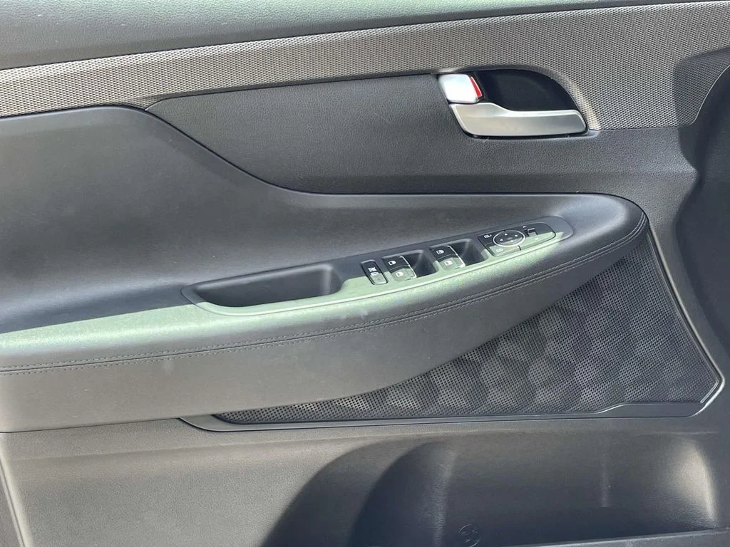 Used 2019 Brown Hyundai SE image 13