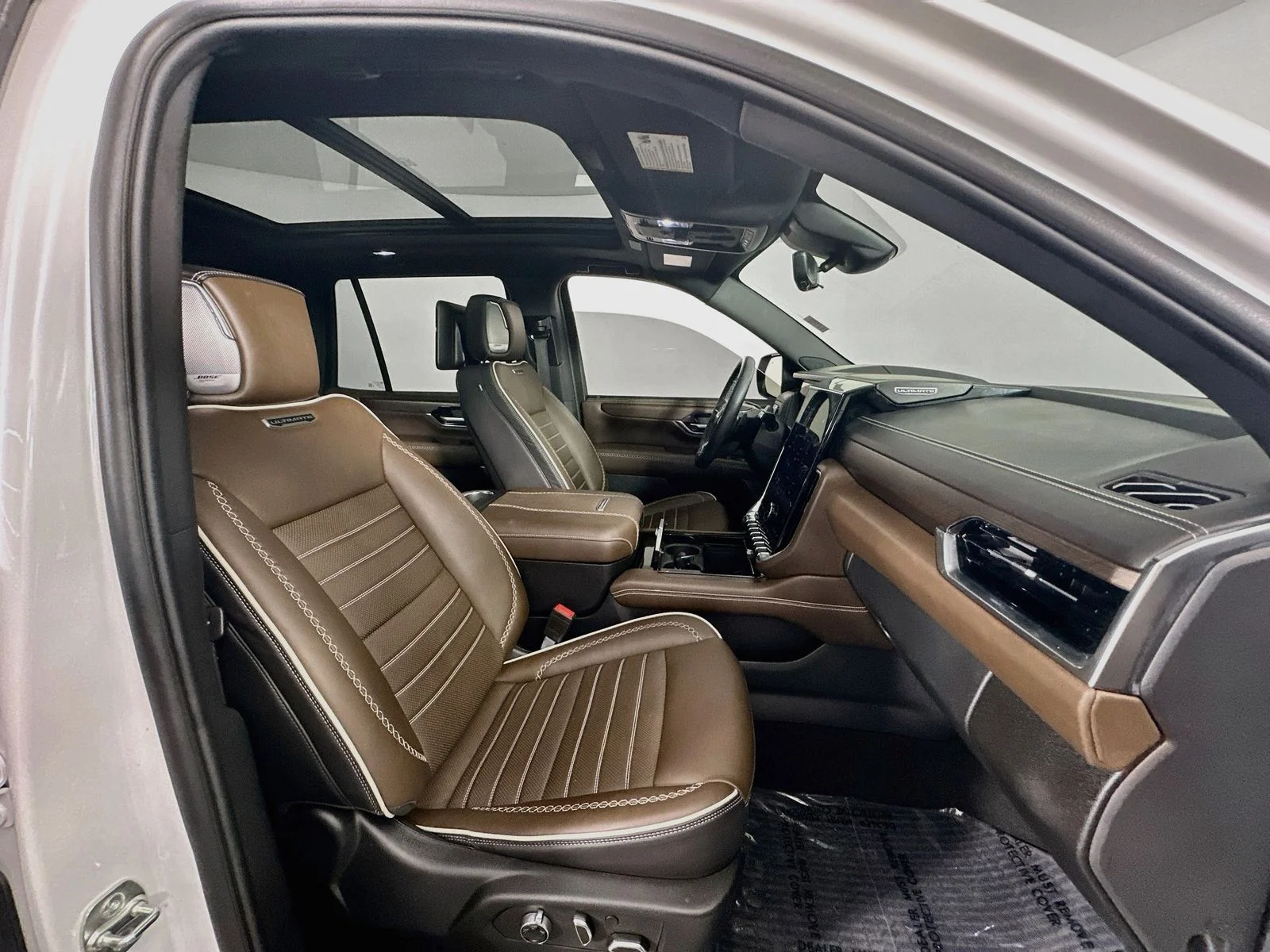 Used 2025 White GMC Denali Ultimate image 33