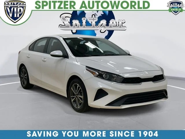 2022 Kia Forte LXS AT's photo