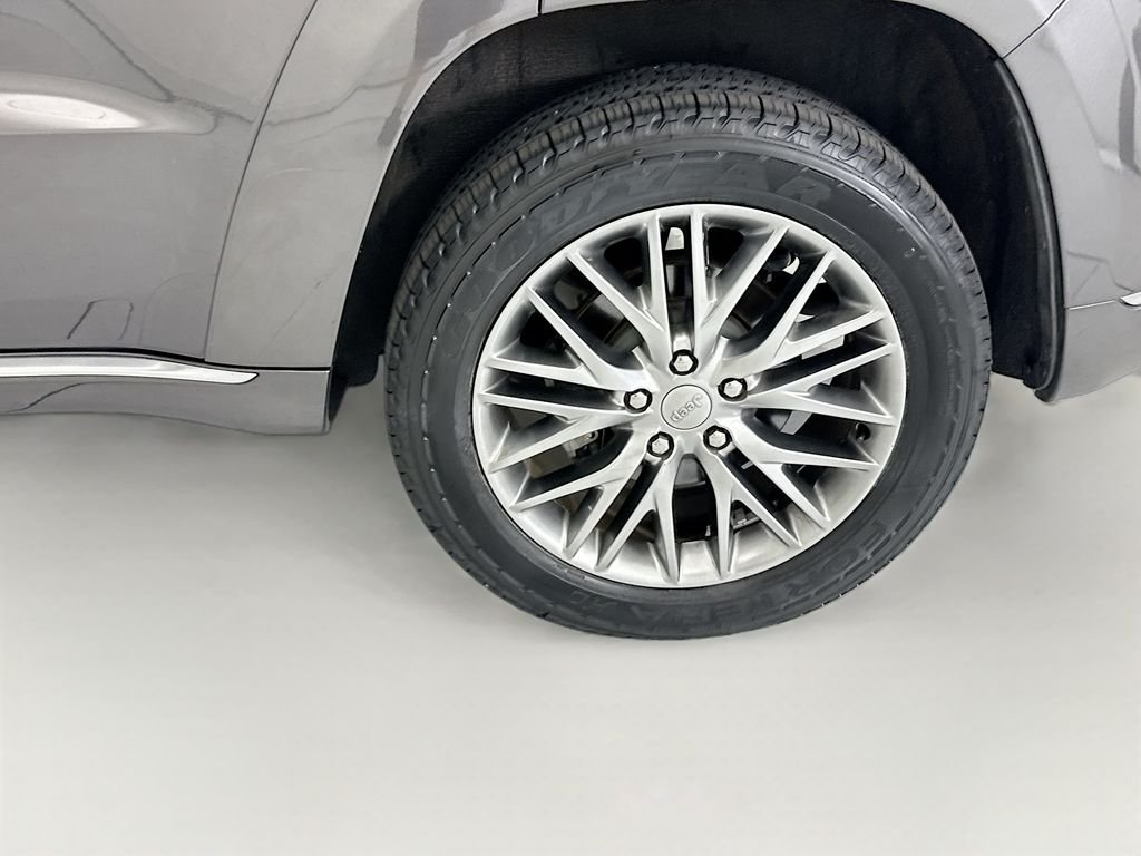 Used 2018 Crystal Metallic Jeep Summit image 29