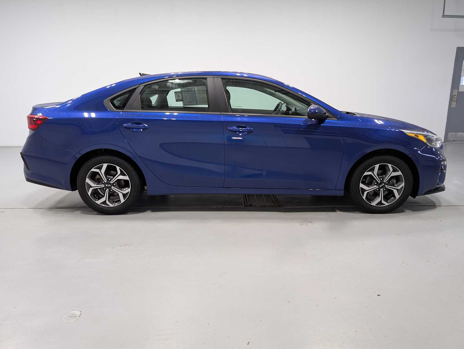 Used 2020 Deep Sea Blue Kia LXS image 7