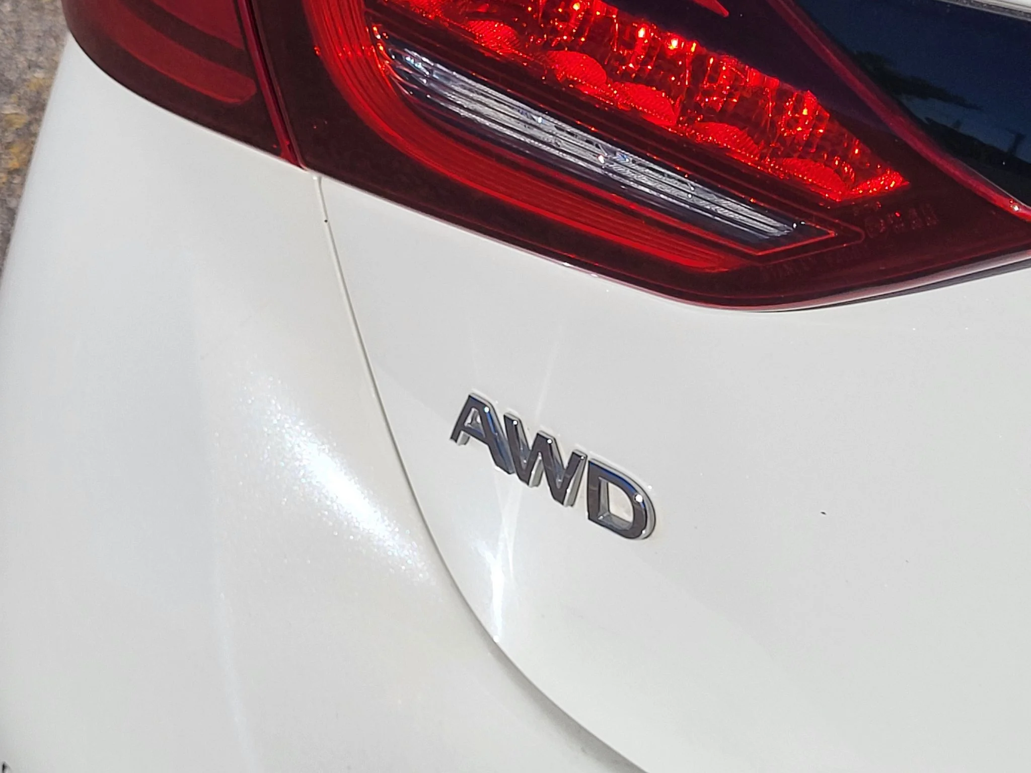 Used 2023 Majestic White INFINITI RED SPORT 400 image 10