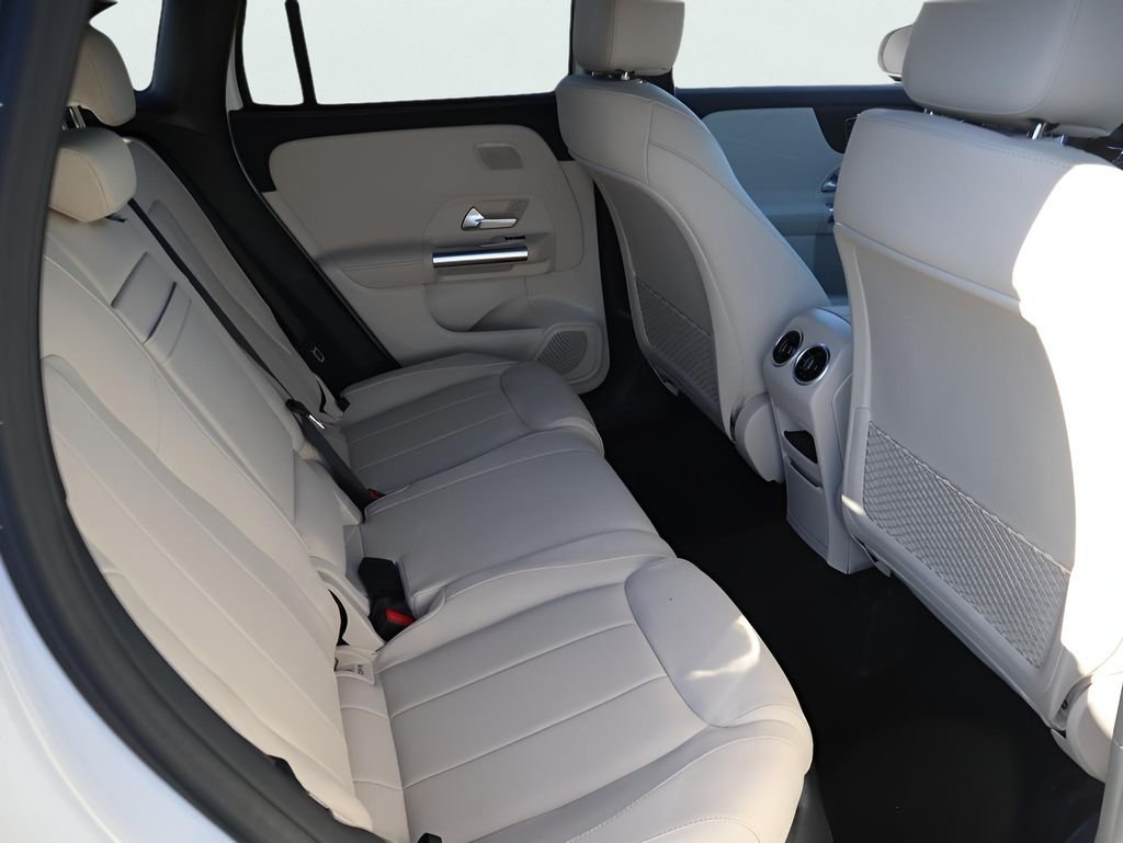 Used 2026 Polar White Mercedes-Benz GLA 250 image 18