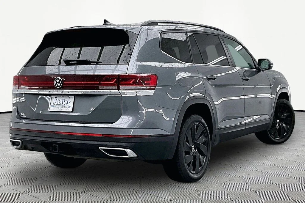 Used 2025 Volkswagen Atlas SE w/Tech with VIN 1V2JR2CA3SC565207 for sale in Kansas City