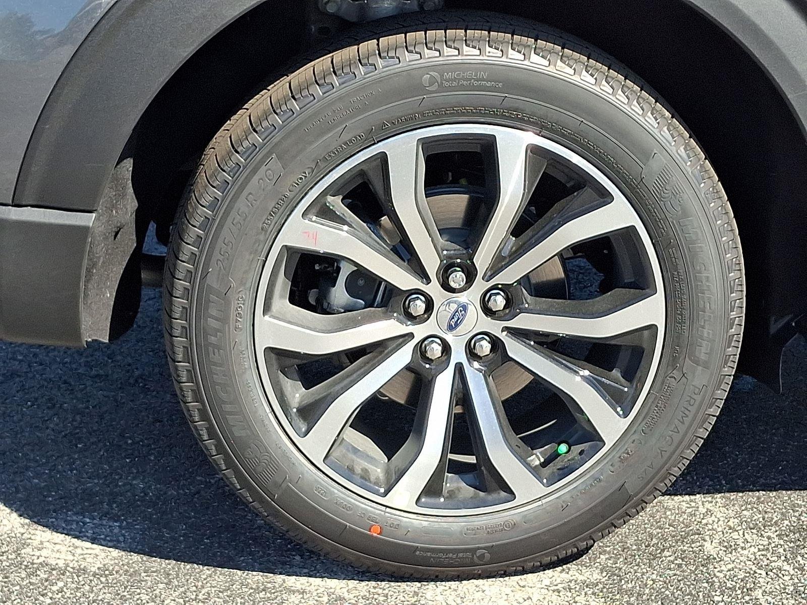 New 2026 Carbonized Gray Metallic Ford ST-Line image 5