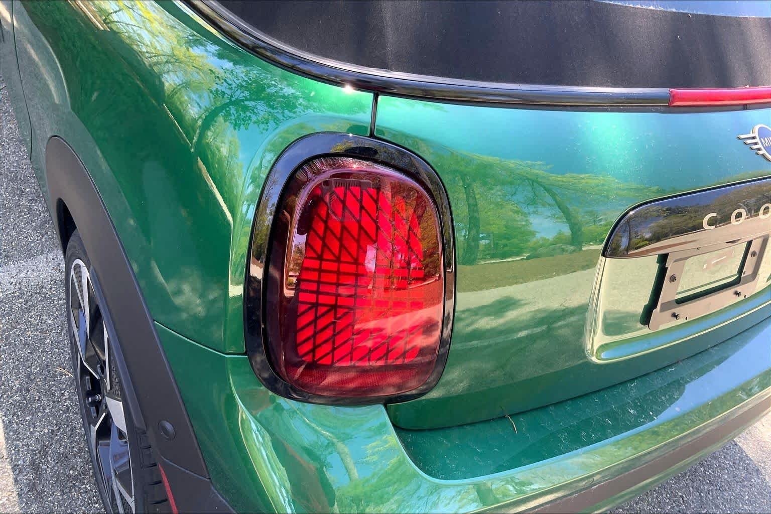 New 2026 British Racing Green IV Metallic MINI Iconic image 14