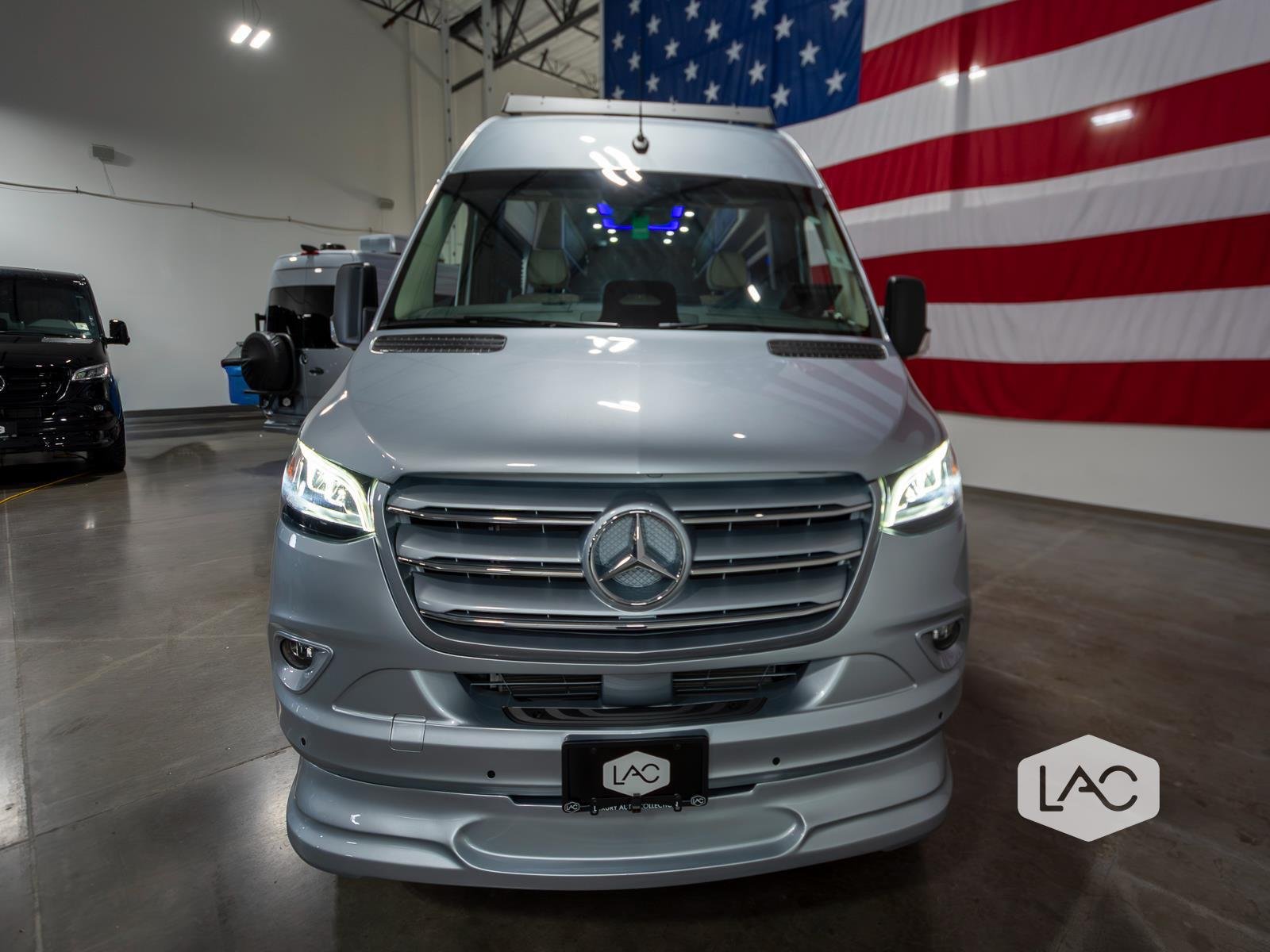 New 2026 Hightech Silver OGV LUXURY COACH AWD ADV PKG 2.1 w/ Comfort Seats image 38