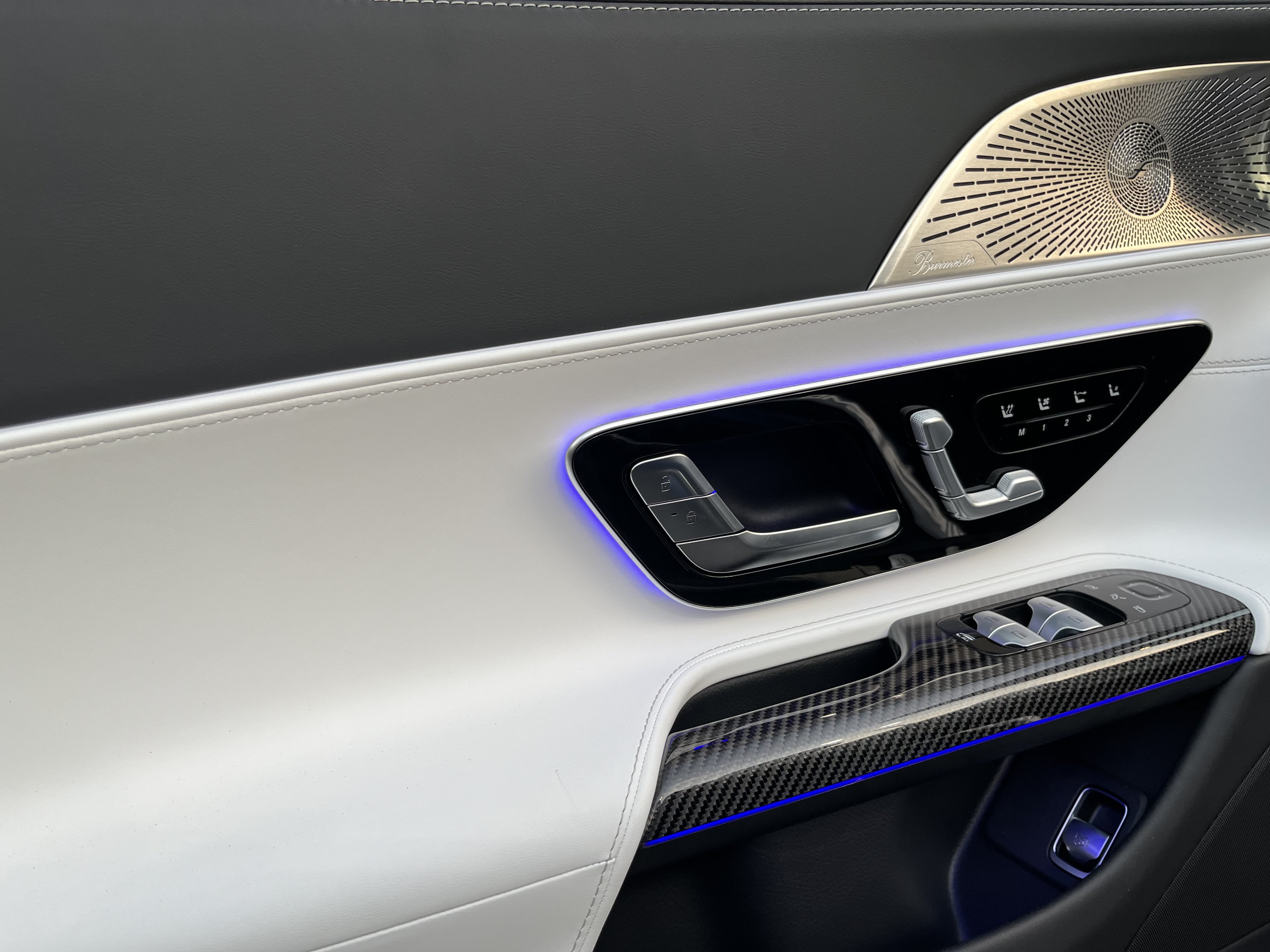 New 2026 MANUFAKTUR Starling Blue Magno Mercedes-Benz AMG® SL 43 image 13