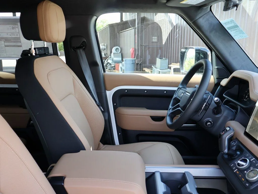 2025 Land Rover Defender V8 - Photo 8