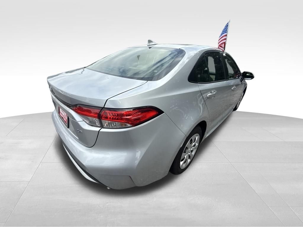 Used 2022 Silver Toyota LE image 5