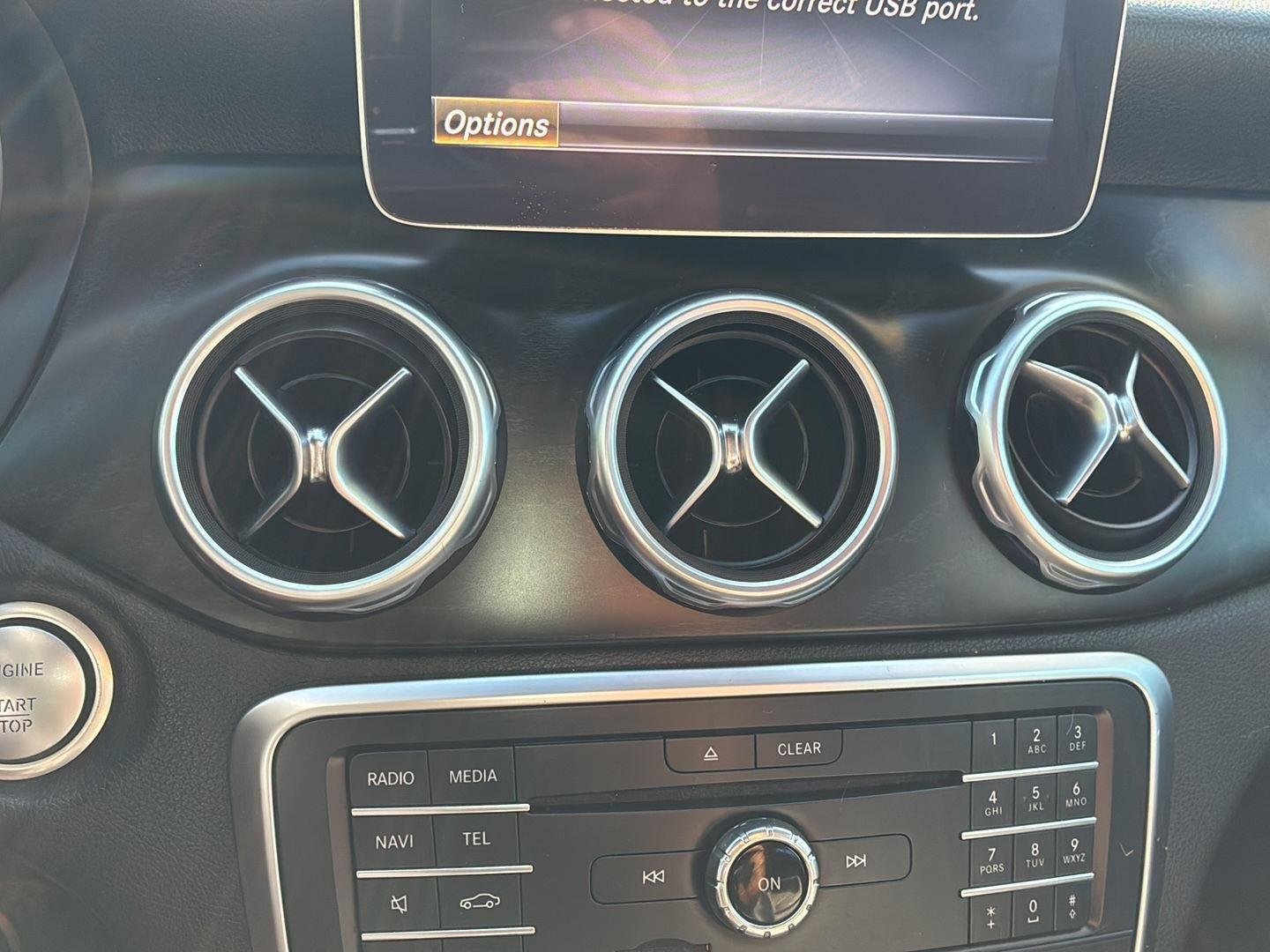 Used 2019 Polar White Mercedes-Benz GLA 250 image 34