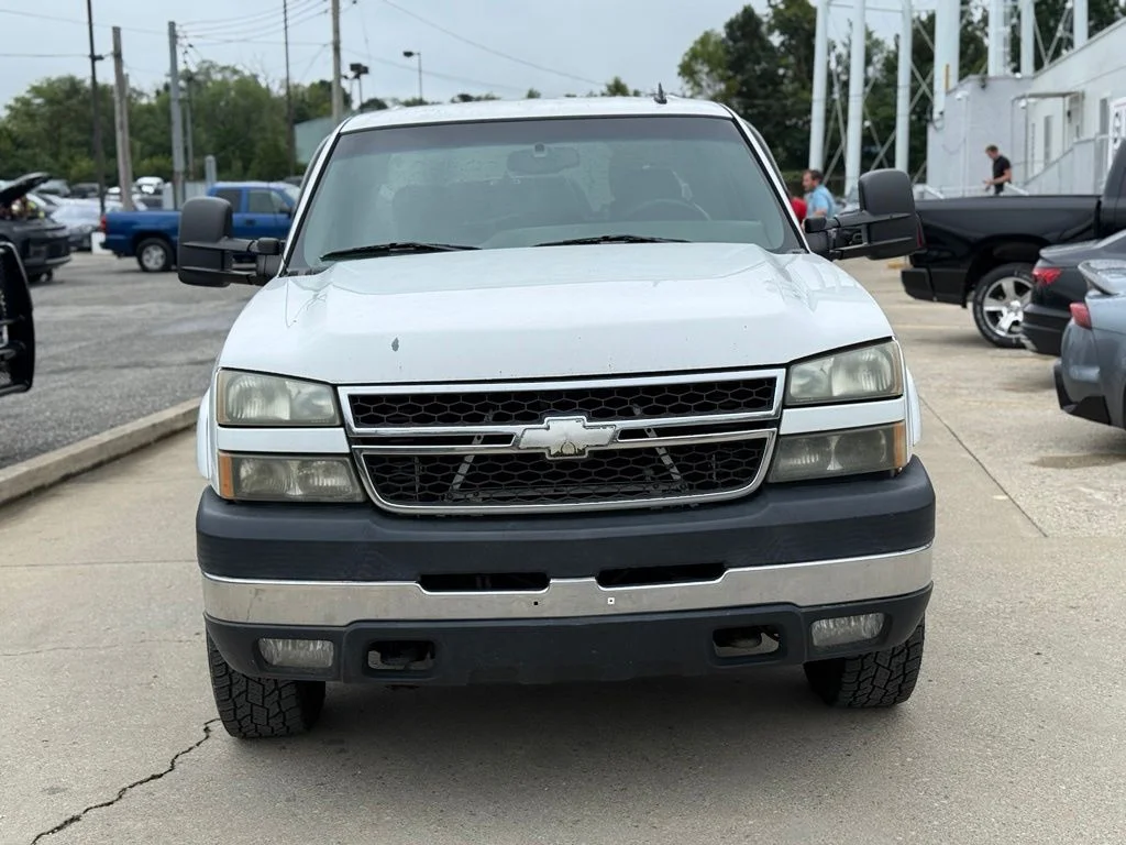 Used 2006 White Chevrolet LT image 3