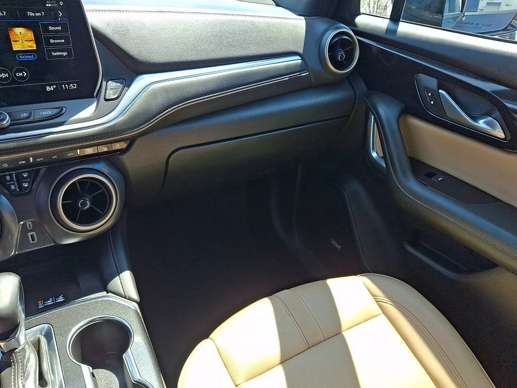 Used 2025 Black Chevrolet Premier image 50