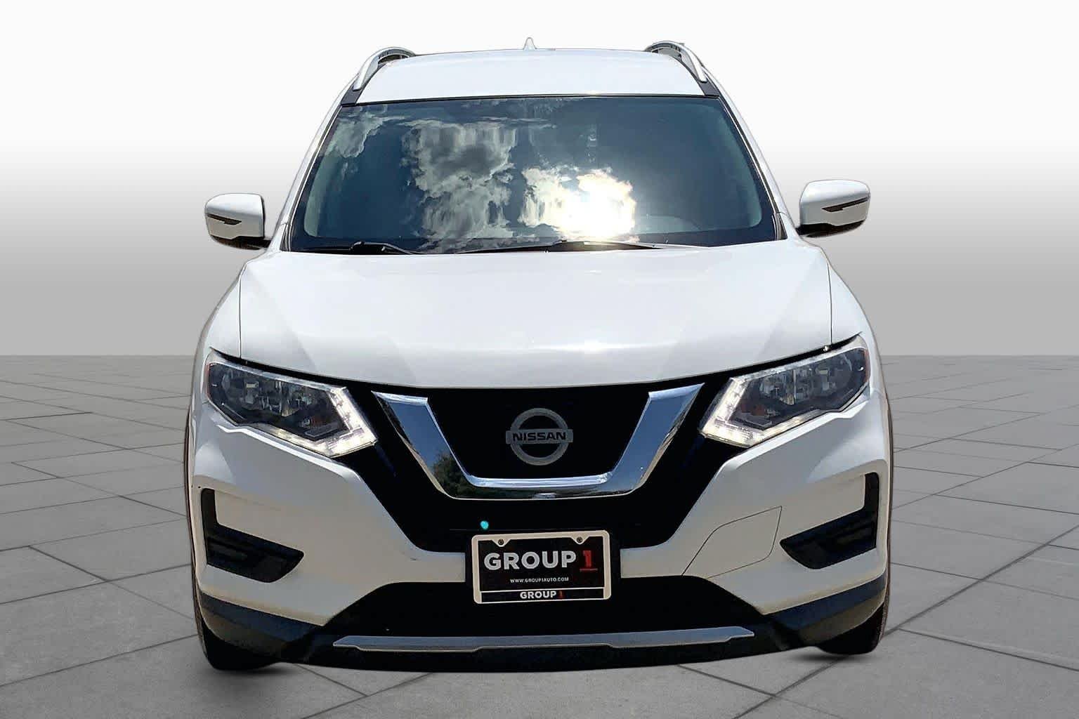 Used 2017 Glacier White Nissan SV image 3