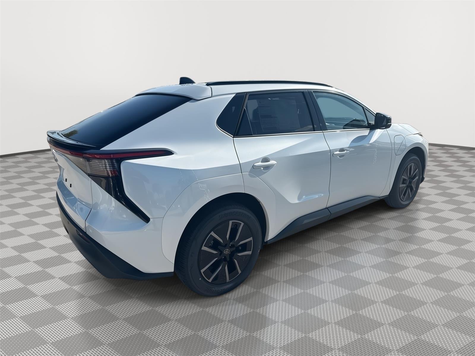 New 2026 Wind Chill Pearl <sup>1</sup> Toyota  XLE image 5