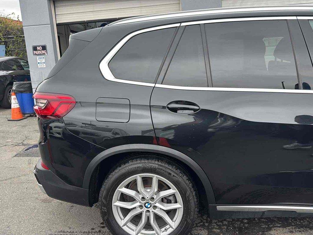 Used 2019 Black Sapphire Metallic BMW xDrive40i image 10