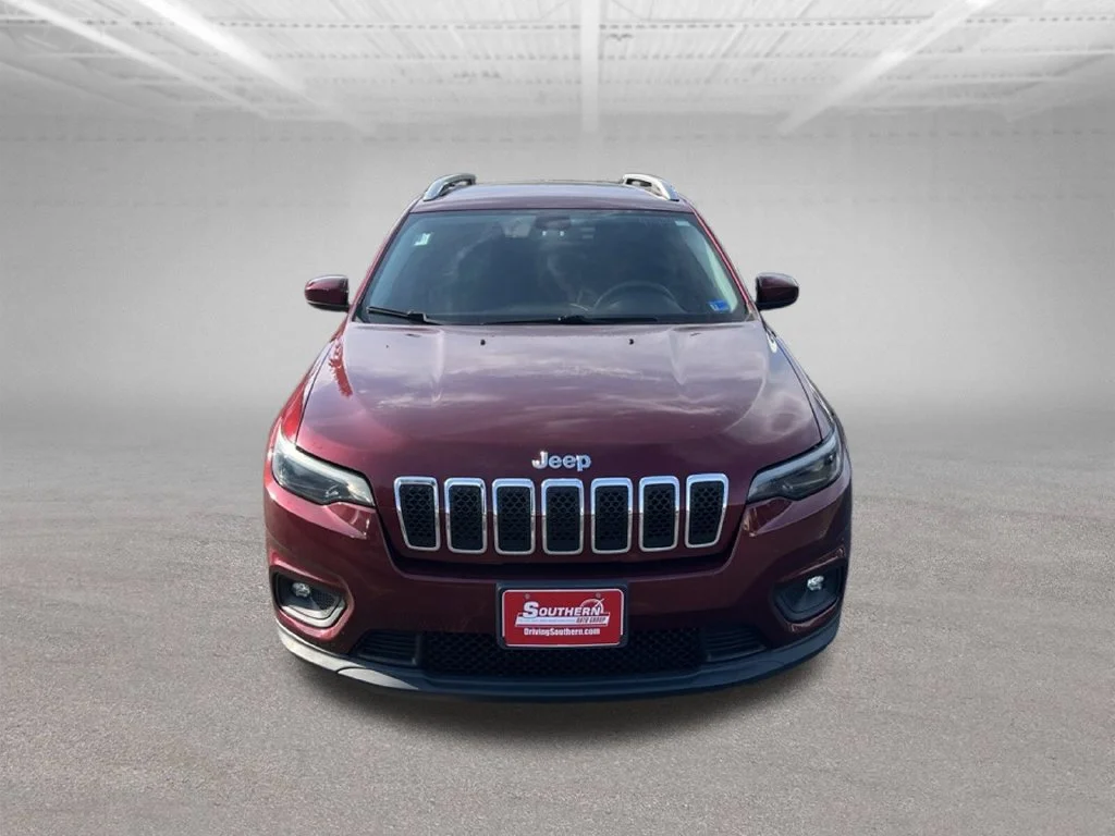 Used 2019 Red Jeep Latitude image 33