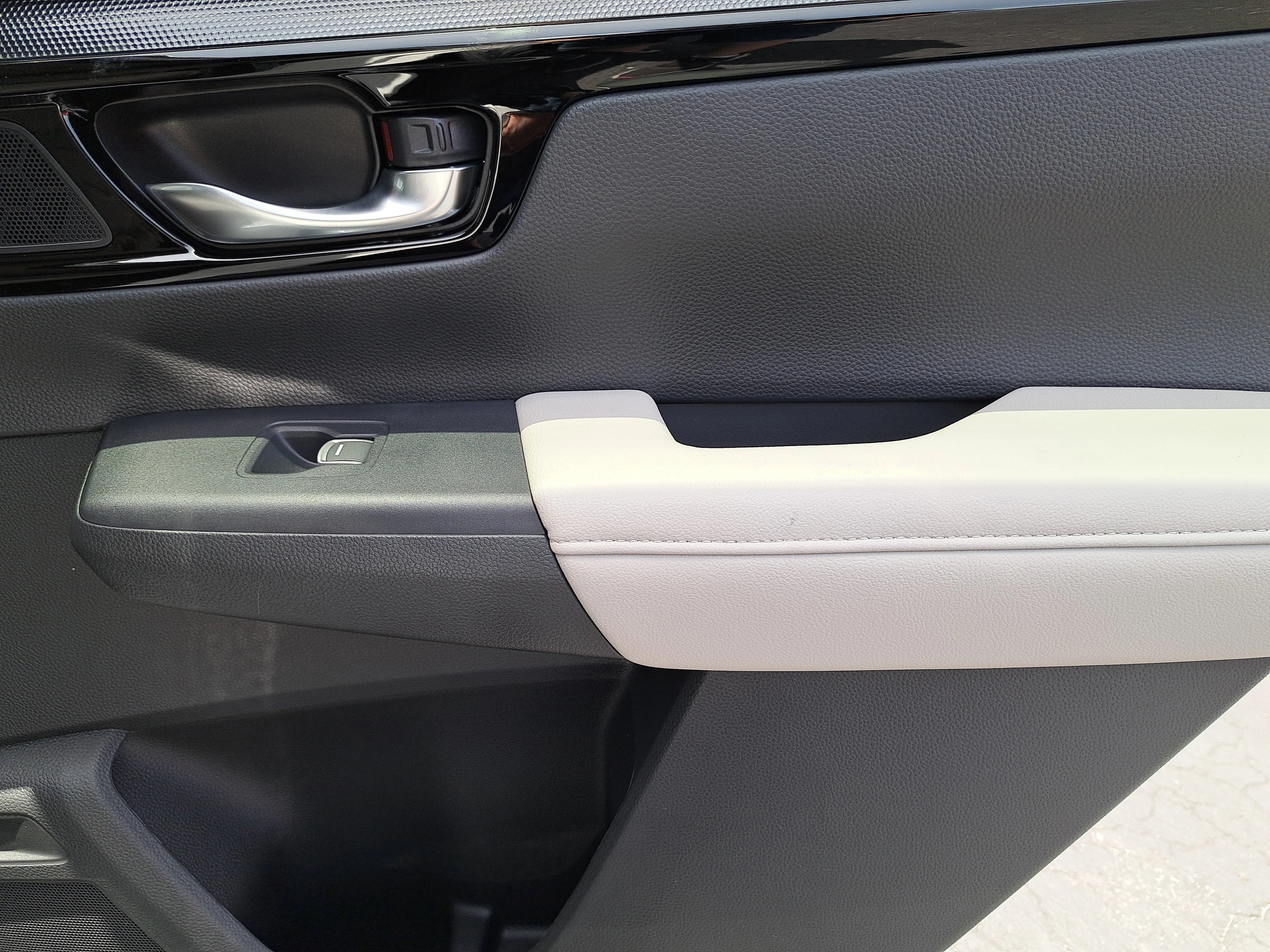 New 2026 Platinum White Pearl Honda EX-L image 14