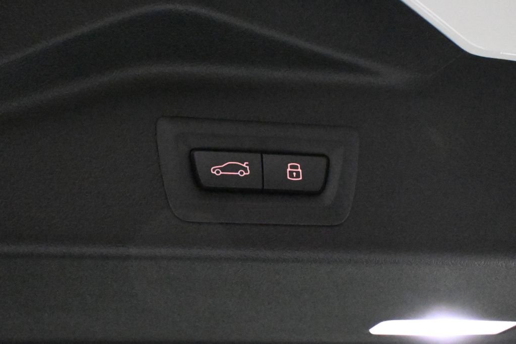 Used 2026 White BMW xDrive40i image 38