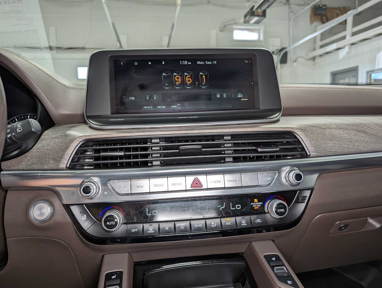 Used 2022 GLAC WHITE Kia SX image 36