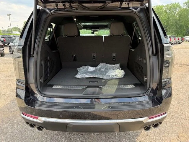 2025 Chevrolet Suburban Premier - Photo 37