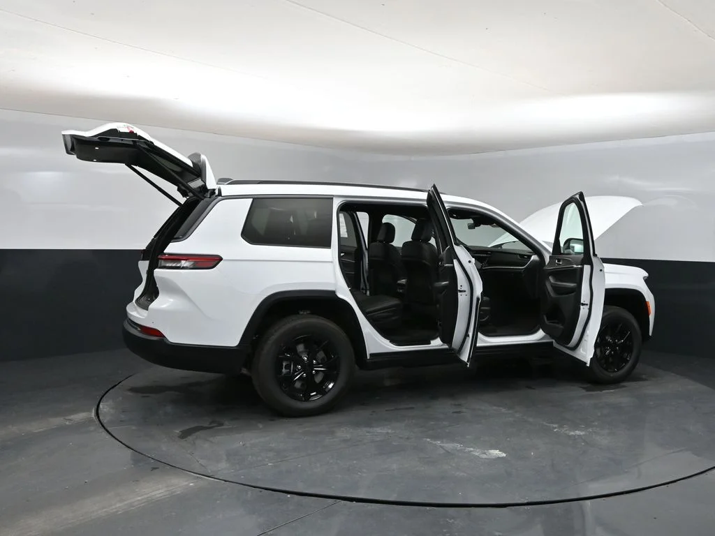 New 2026 Bright White Clear-Coat Exterior Paint Jeep Altitude image 47