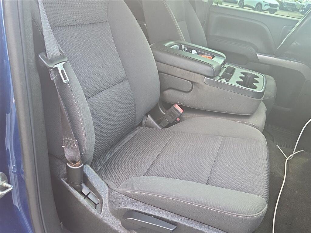 Used 2016 Deep Ocean Blue Metallic Chevrolet LT image 10