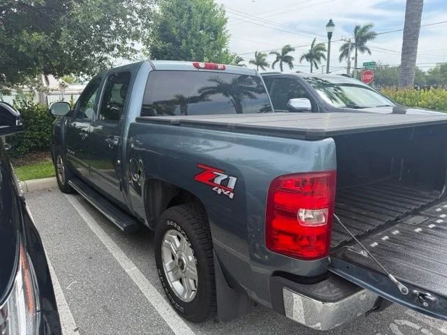 Used 2011 Green Chevrolet LT image 3