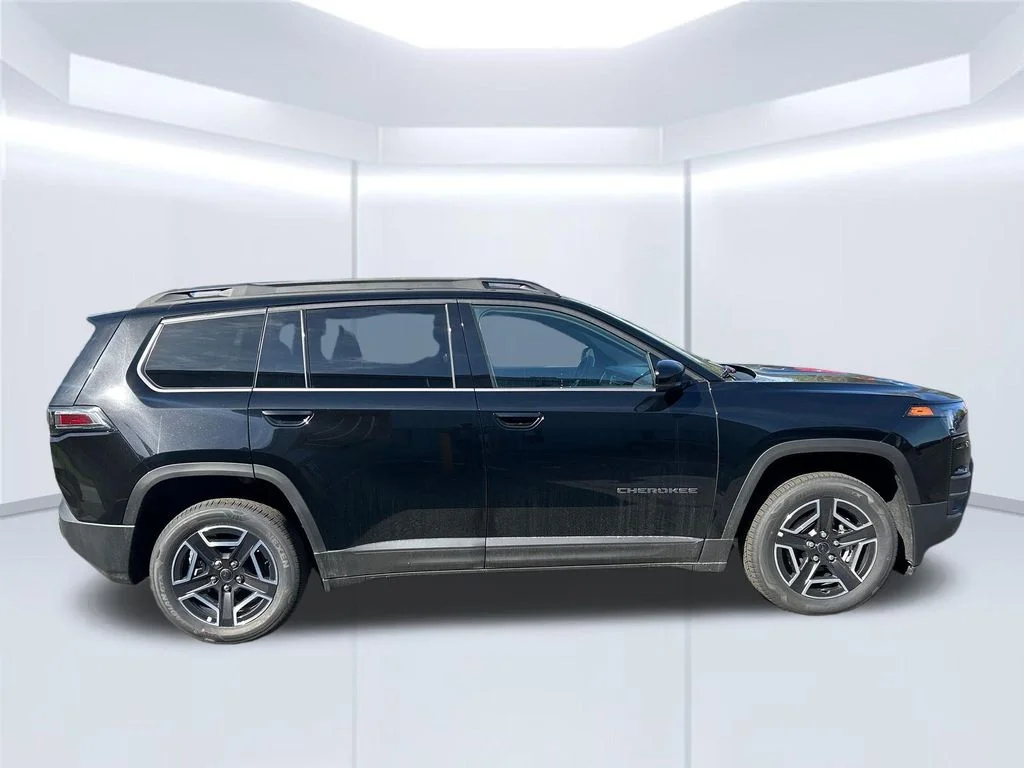 New 2026 Diamond Black Crystal Pearl-Coat Exterior Paint Jeep Limited image 7
